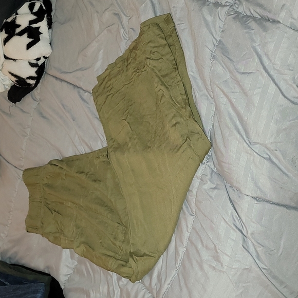 SO olive green flowy wide leg size small - Picture 2 of 3